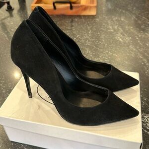 Steve Madden Black Suede Pump